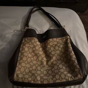 Coach bag, brown, Cs, 2 straps and 3 pockets